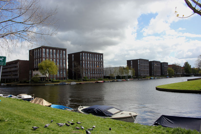 De kruising van de Admiralengracht met de Erasmusgracht