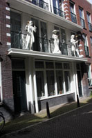 Anjelierstraat, het huis met de beelden