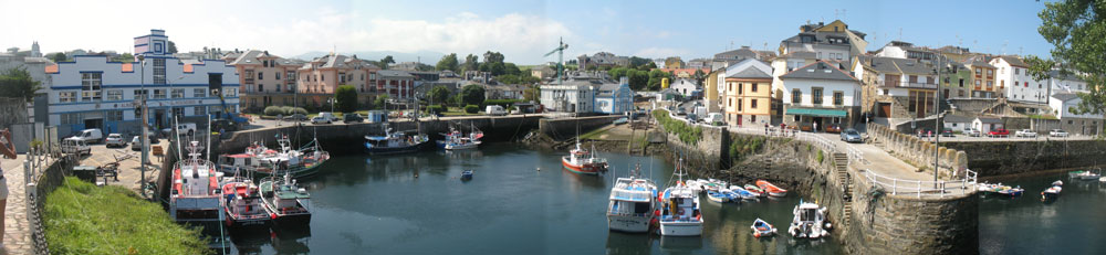 Panaoramafoto van de haven van Puerto de Vega